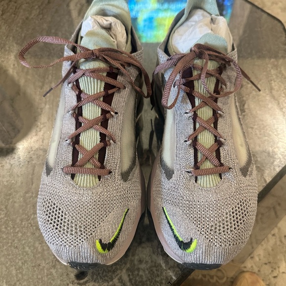 Nike Spark Flyknit (Burgundy) - size 11. - Picture 4 of 6